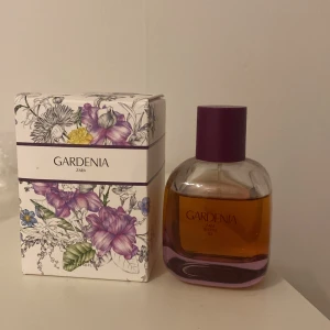 Gardenia-Zara - Säljer denna parfymen ifrån zara med doften Gardenia🌸