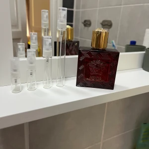 Versace Eros flame - Trevlig doft för vinter/höst, testa hur den luktar till bra pris. 2ml/3ml/5ml/10ml finns att köpa, pris diskuteras privat💫