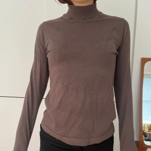 Brun tröja - Brun tröja i jätteskönt material! 