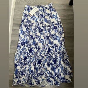 Långkjol - Helt ny, aldrig använd 