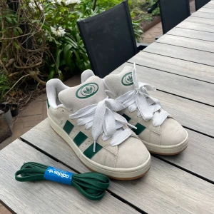 Addidas campus  - Jag säljer mina fina addidas skor, köpta förra våren. Ej använda detta året! Men finns lite slitage på insidan av skon som syns på bild