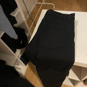 Mgs svarta jeans - Skick 10/10 använda en gång  