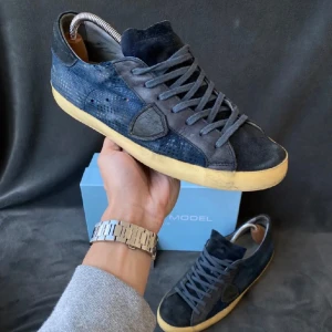 Philippe Model skor  - Philippe Model skor i mycket fint skick, storlek 45. Box ingår 