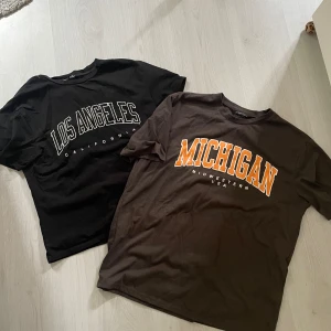 2-pack T-shirt  - Säljer två stycken tröjor för 15kr. Båda är storlek xs men passar även som S och troligen som M också. Om du vill köpa 1 kan du göra det för 10kr st🥰båda är från shein 