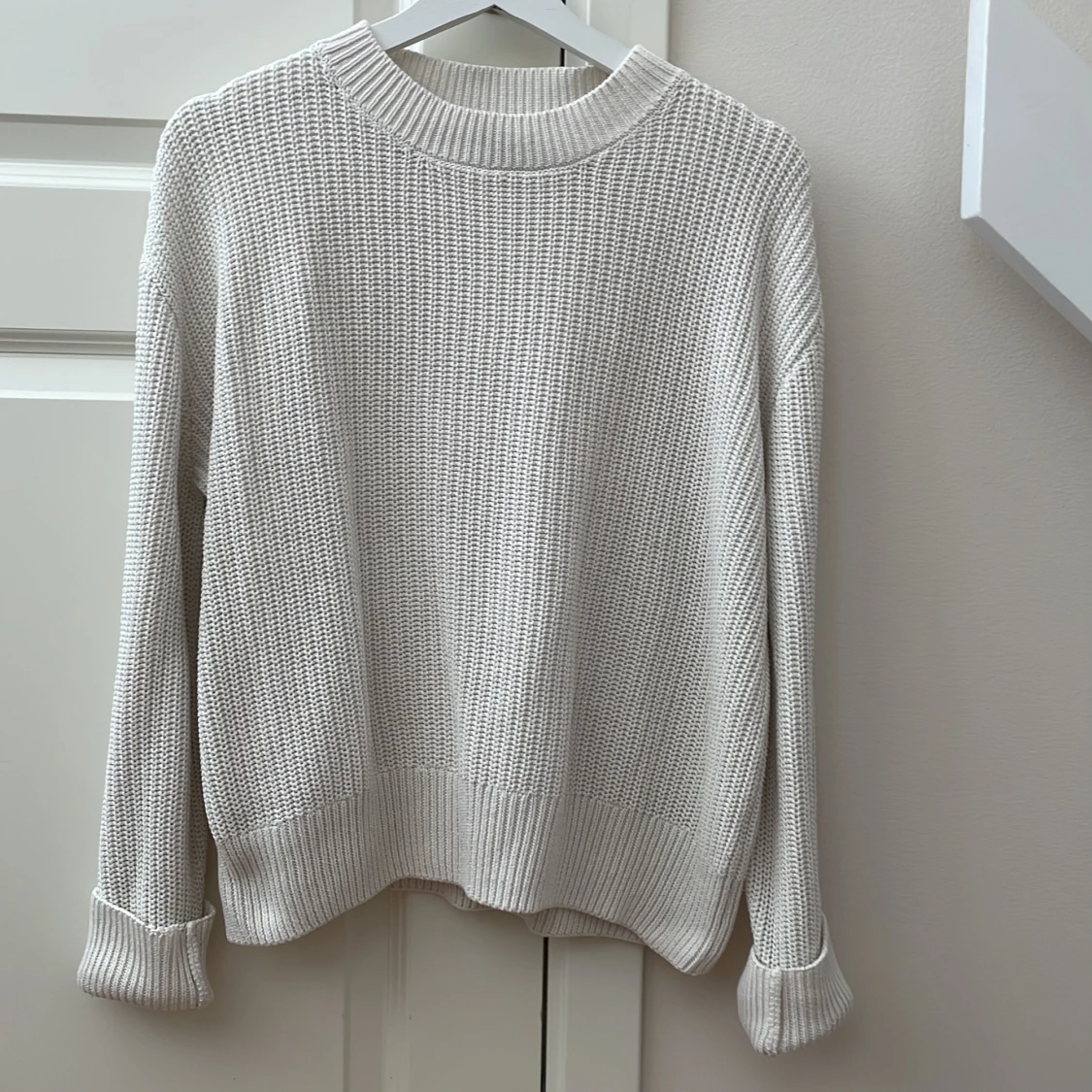Vit skickad tröja