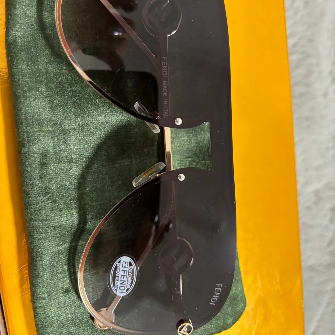 Fendi liknande solglasögon  - 91