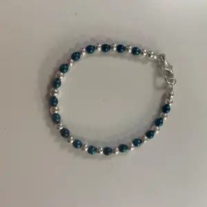 Säljer armband! Kan säljas tillsammans eller var för sig! Kom privat för fler bilder! Fler armband finns i min profil!💕💕