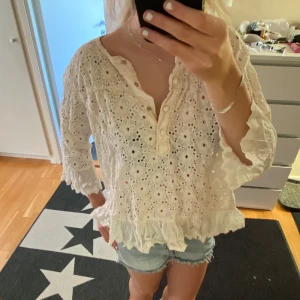 Odd Molly blus  - Super fint skick, storlek 1, sitter bra på mig som brukar ha xs/s. Färgen är en krämvit/rosa/beige färg🙌🏼🙌🏼💗