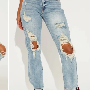 Mom jeans  - Snygga Mom jeans från fashionnova 