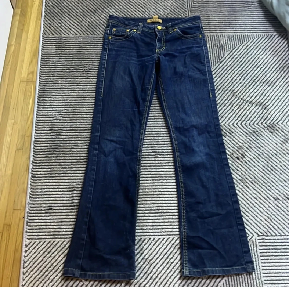 Gamla H&M, 2000s jeans