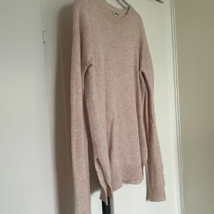 Tröja från Acne - Rosa melerad tröja, använd enstaka gång. Jättefint skick, strl S