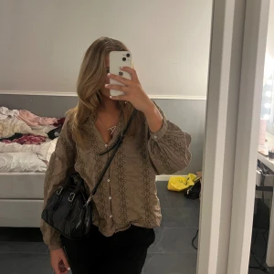 Blus - Fin grön blus🤝