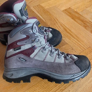 Asolo Revert GV - Vandringskängor med vibram sula och Gore-tex. Använda ett fåtal gånger. 