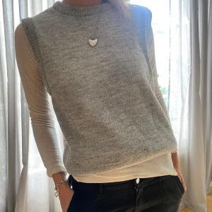 Grå cardigan  - Snygg grå cardigan ifrån nakd🩶🙌