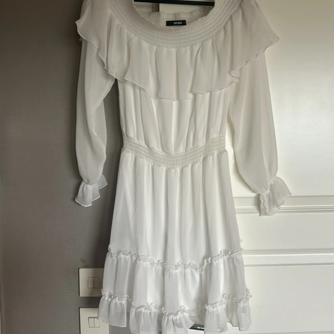 Somrig vit klänning