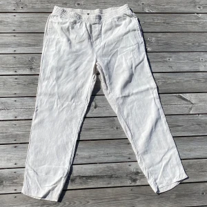 Linnebyxor - Säljer ett par hm brallor som inte passar mig. Fortfarande bra skick och fin färg