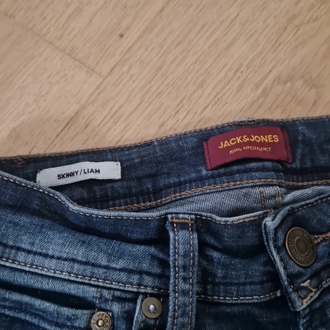 Hej säljer mina jack & jones jeans i bra skick och i storlek 27/30 - 92