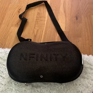 Cheer sko väska  - En o andvänd cheer väska till skorna i en guld svart färg