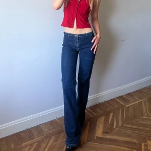 REDSTAR JEANS - Vintage redstar jeans utan fickor med otroligt snygg passform och färg ❤️‍🔥 SIZE: XS Mycket fint skick!  Fler bilder och mått kan självklart skickas❤️‍🔥❤️‍🔥