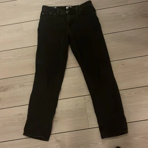 Jack n Jones jeans - Riktigt snygga Jack n Jones jeans som jag säljer pga att de är för små. Hör av dig vid funderingar👍