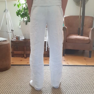 Linnebyxor vita. - AMARE Linnebyxor, aldrig använda. Stl, S.