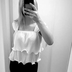 Volang topp - Säljer nu min fina volang topp! Säljer då den ej passar🥰