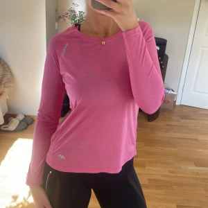 Rosa träningströja  - Träningströja från Karhu💕