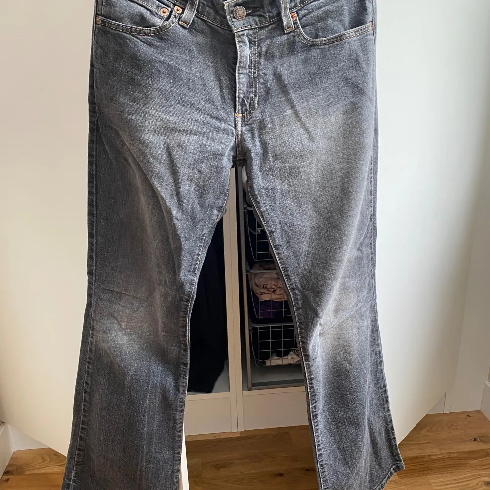 Köpte de second hand för 350kr. Aldrig fått användning men de är riktigt snygga. . Jeans & Byxor.