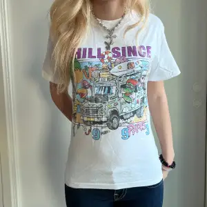 Superfin t-shirt från Brandy Melville 💘 Storlek One size men passar mig bra som har storlek S och är 163cm lång 💘 Använd med fint skick 💘
