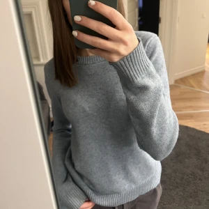 Stickad tröja - Blå stickad tröja från vila, använd ett fåtal gånger