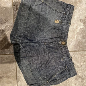 Jeansshorts  - Jeanshorts i storlek s/m. Fint skick. Kika gärna på mina annonser, säljer mycket:) 