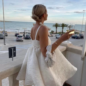 Klänning  - Säljer Lojsan wallins klänning för nakd. Storlek 36, jättefint skick, endast använd en gång ❣️