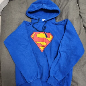 huvtröja hoodie  - två huvtröjor till salu, båda för 100 kr