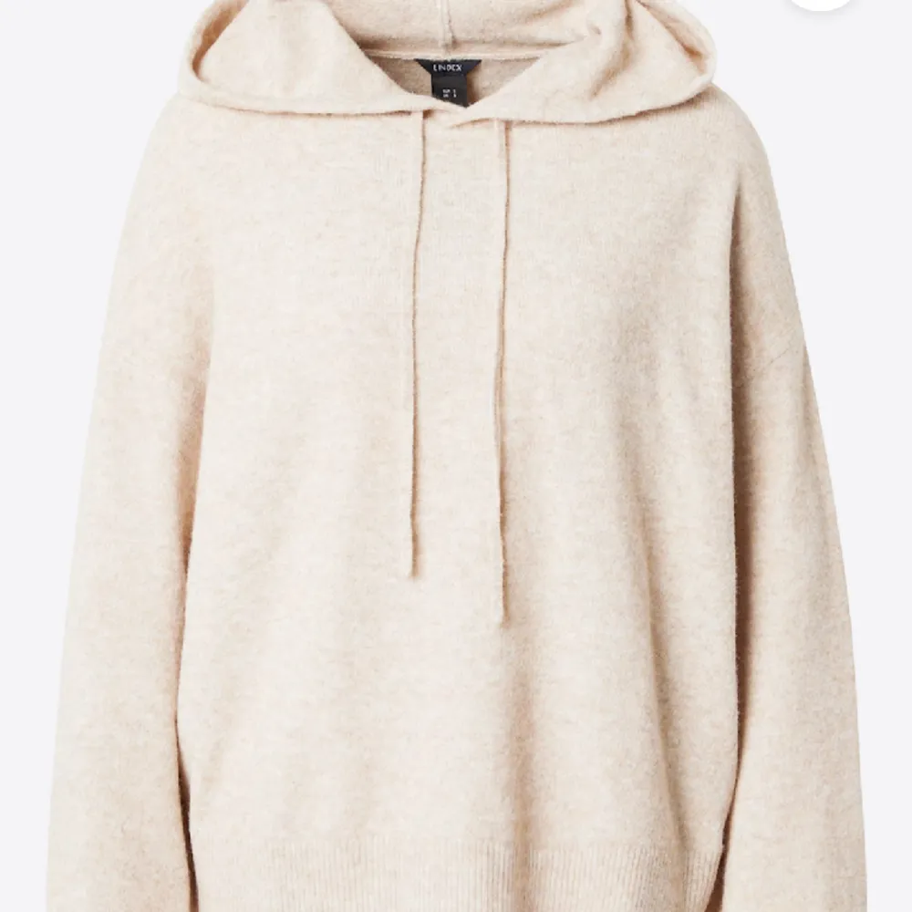 Säljer den här stickade hoodien från Lindex! Lite nopprig men annars i bra skick! Nypris 400 men säljer för 200 och pris kan diskuteras❤️. Stickat.
