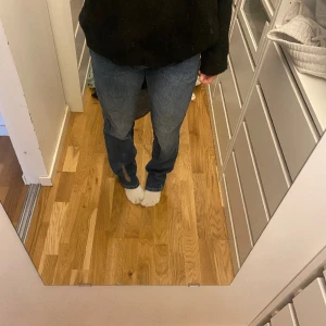 Jeans - Blåa jeans som kanppt är använda. Säljer för dem är lite för stora för mig.