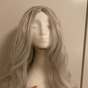 Grey/white wig. Used for cosplaying Eri from my hero academia. Wavy and very soft. Not styled. 