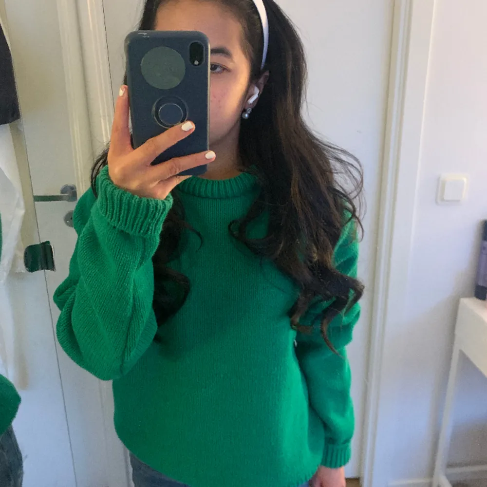 Grön stickad sweater. Classy. 68% bomull!!. Stickat.
