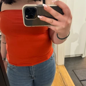 Crop Top - Sällan använd. Köpte för 90kr och säljer för 25kr. Hör av dig vid frågor:)
