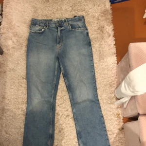 Bootcut jeans - jeans från karve som använts antal gånger. De har noll deffekter.
