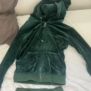 Juicy sett  - Grönt juicy sett i bra skick.  Köpt för 2400