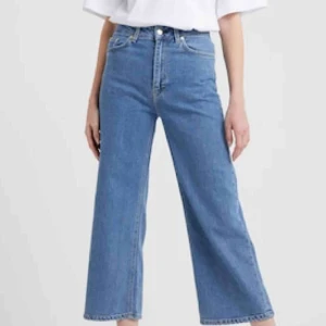 Filippa K Jeans - Superfina Filippa K ”Laurie washed jeans” i Strl 30.