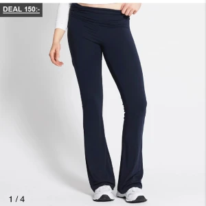 Ypgapants - Marin blåa yogapanst från lager 157 som jag fick i julklapp. Använt några gånger men gillar inte färgen på mig så därför säljer jag de🥰ordinarie pris 150-200 