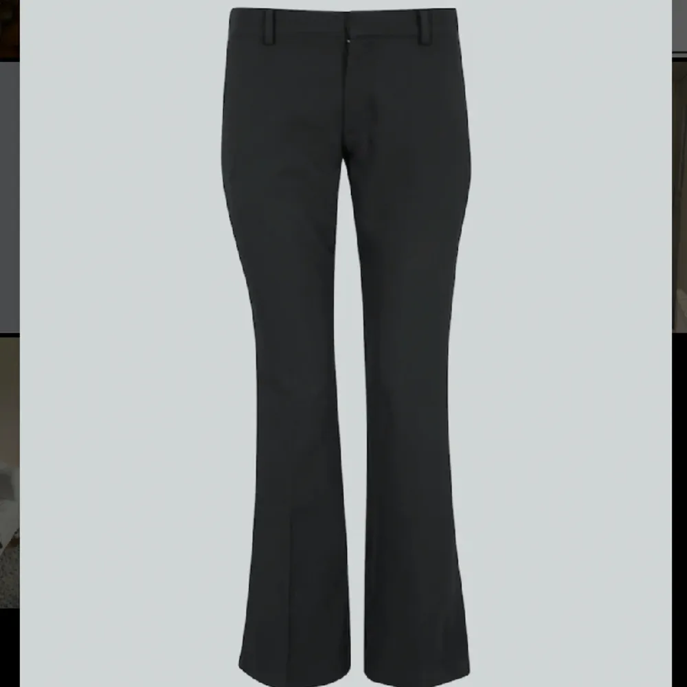 Säljer mina favorit kostym byxor från bik bok för att de blivit för små!💓jag är 162cm. Jeans & Byxor.