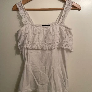 Linne  - Ett asgulligt vitt linne perfekt till sommar💕💕