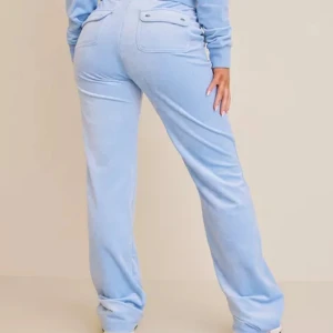 Juicy byxor - Super fina ljusblå juicy byxor i storlek xs. Köpte de för 1200 men säljer nu för 900, priset kan diskuteras!!!💓