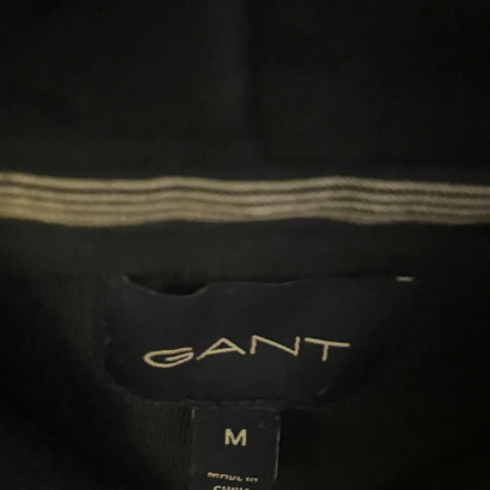 Gant hoodie i storlek M  Säljes för används inte längre   . Hoodies.