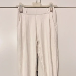 Väldigt fina byxor som jag inte använder längre. - Bekväma byxor och trendigt att ha på sig!  