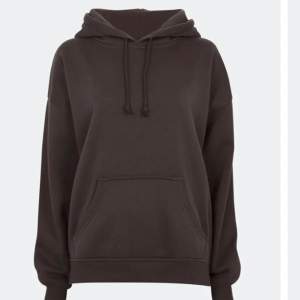 En brun jättefin o mysig hoodie från bikbok  Säljs pga kommer inte till användning🤎 Väldigt bra skick🤍 