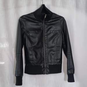 Very good conditon black leather jacket, only use once long time ago.
