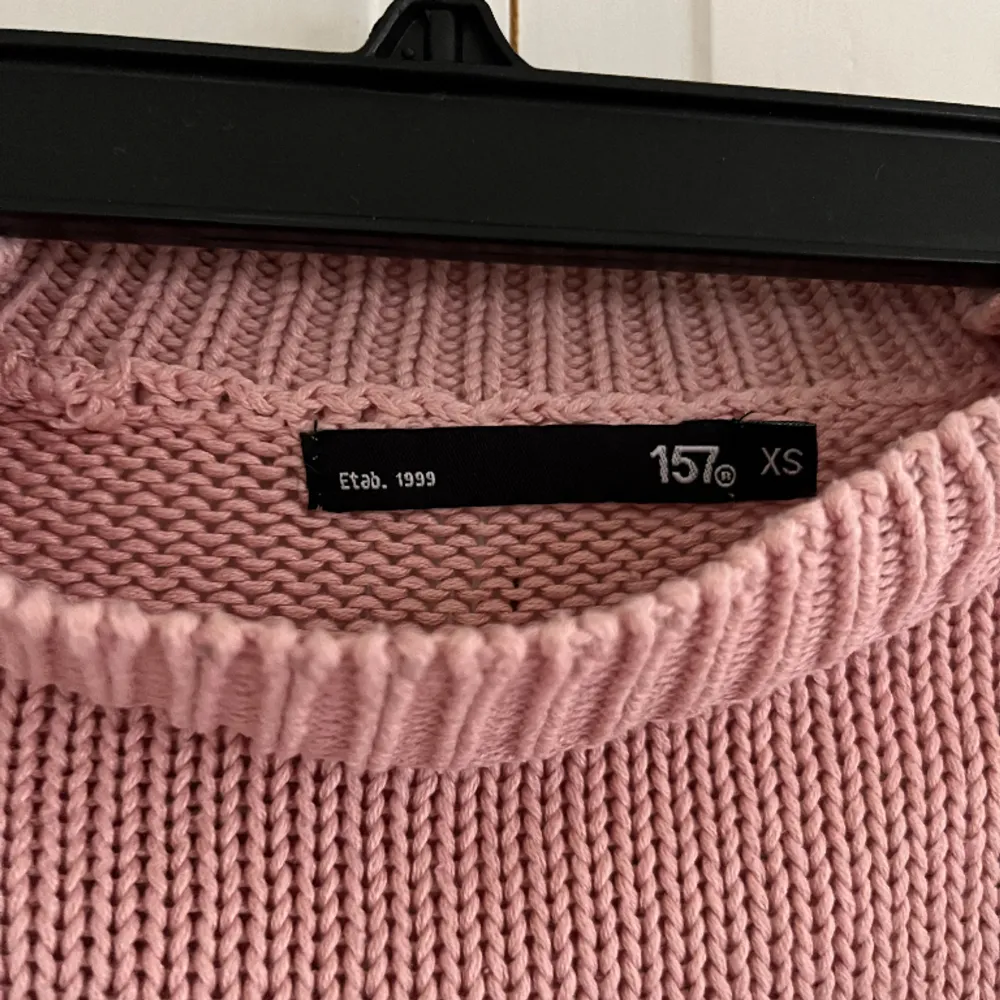 Tjock stickad tröja från lager 157 Använd 1 gång  Sticks inte. Tröjor & Koftor.